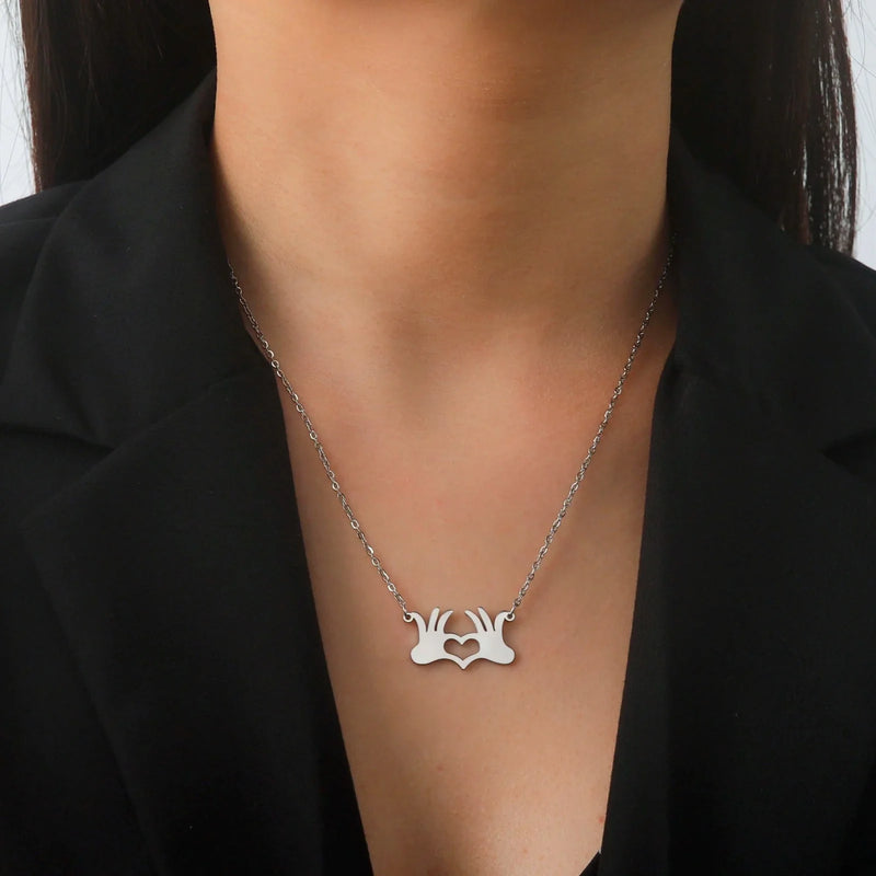 Goldene Hand-Herz-Halskette – Romantischer Liebesgesten-Anhänger für Paare