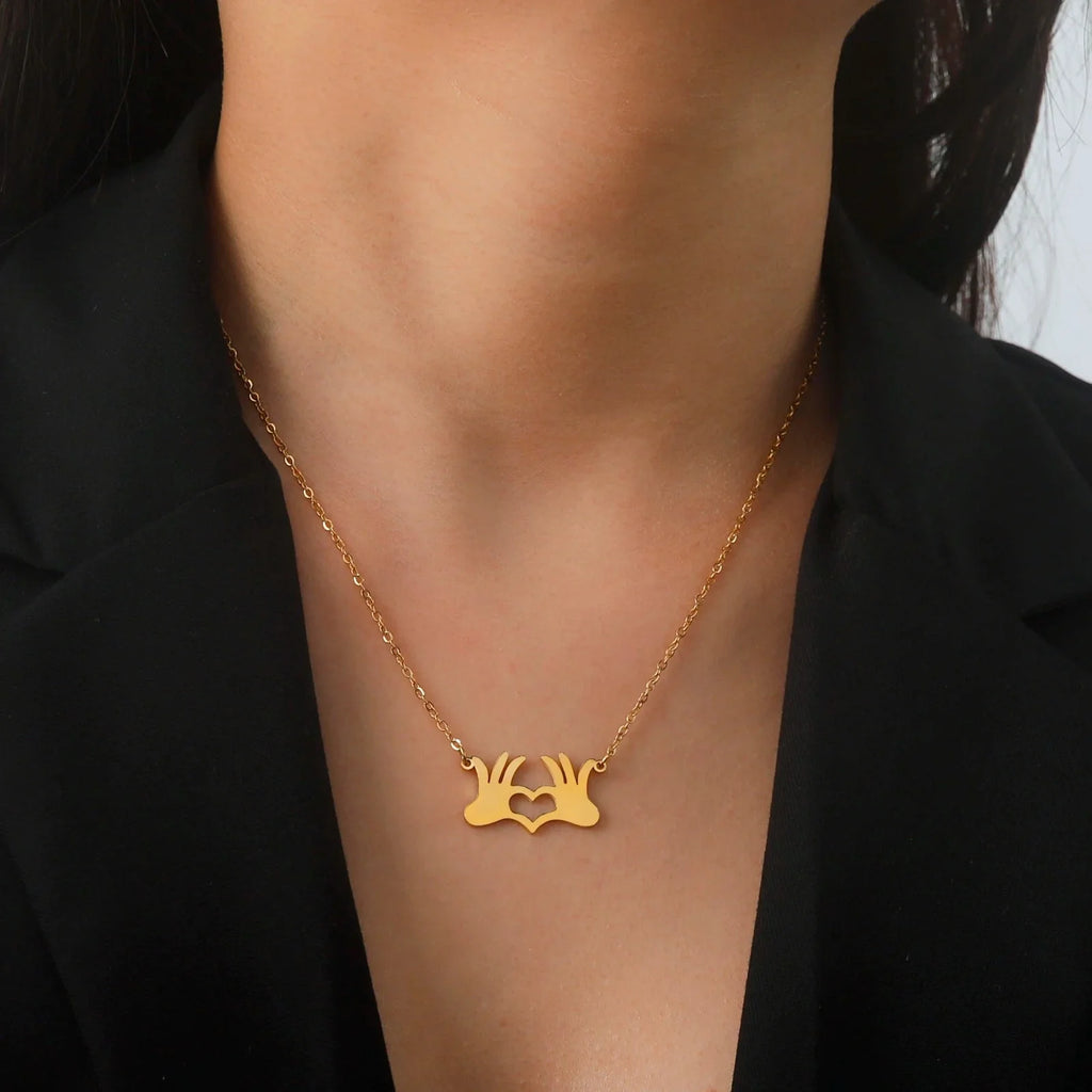 Goldene Hand-Herz-Halskette – Romantischer Liebesgesten-Anhänger für Paare