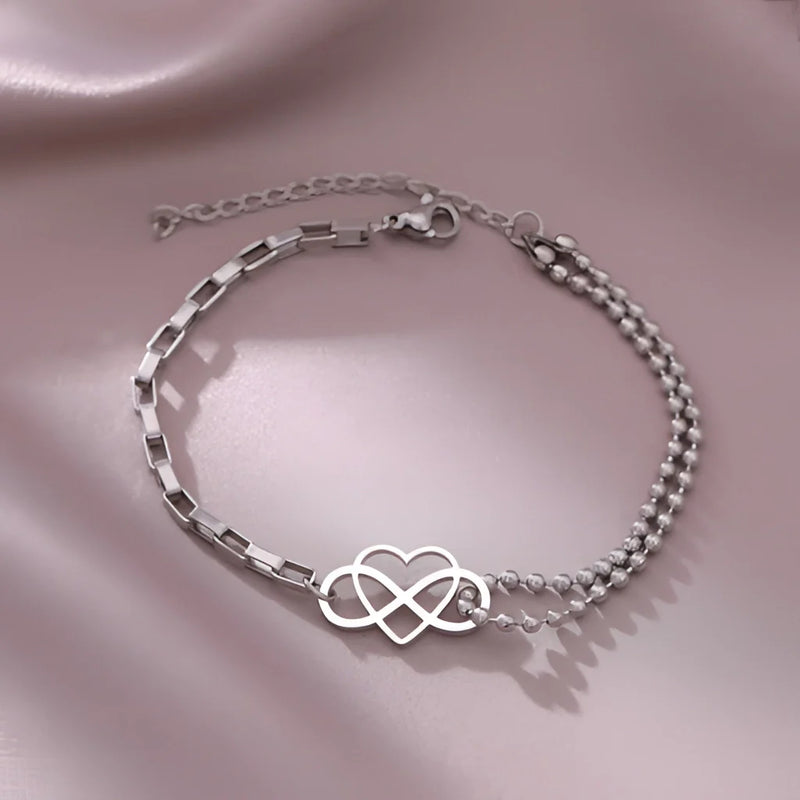 Armband mit Herzanhängern – eleganter, verstellbarer, zierlicher Schmuck