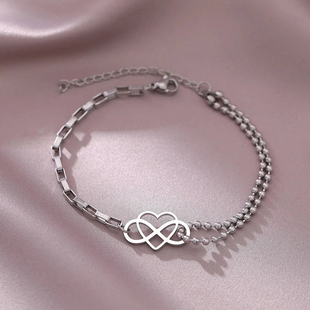 Armband mit Herzanhängern – eleganter, verstellbarer, zierlicher Schmuck