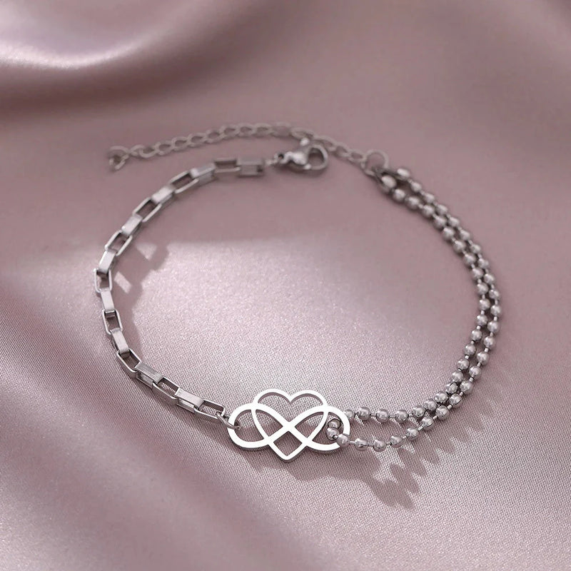 Armband mit Herzanhängern – eleganter, verstellbarer, zierlicher Schmuck