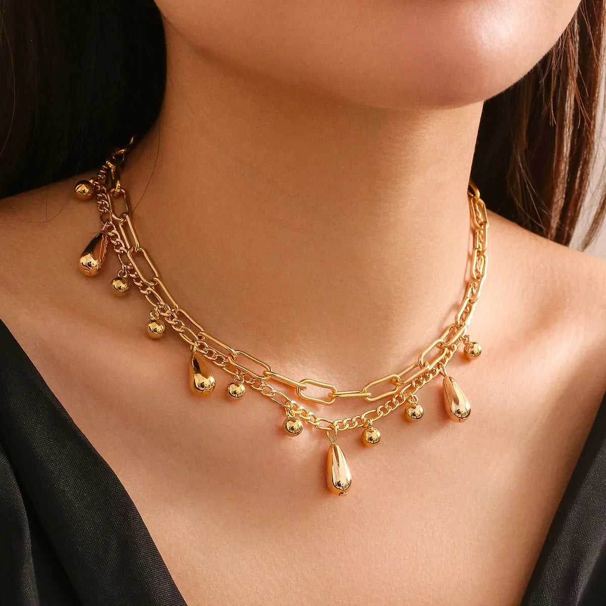 Goldene Tropfenkette - Elegantes Halsband mit Tropfenanhänger