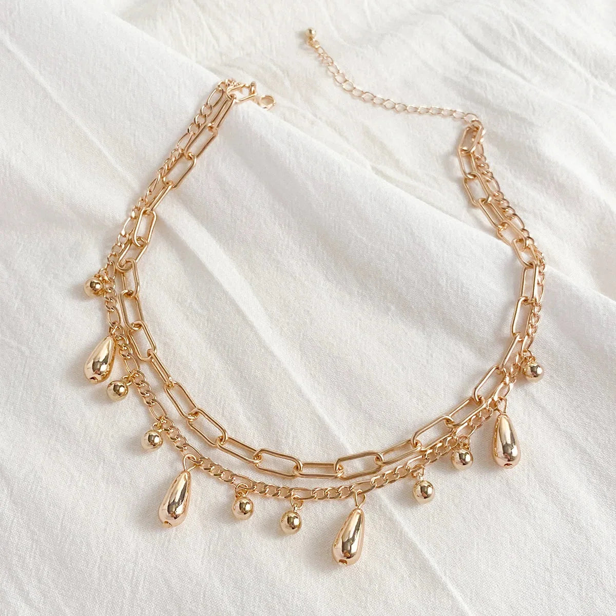 Goldene Tropfenkette - Elegantes Halsband mit Tropfenanhänger