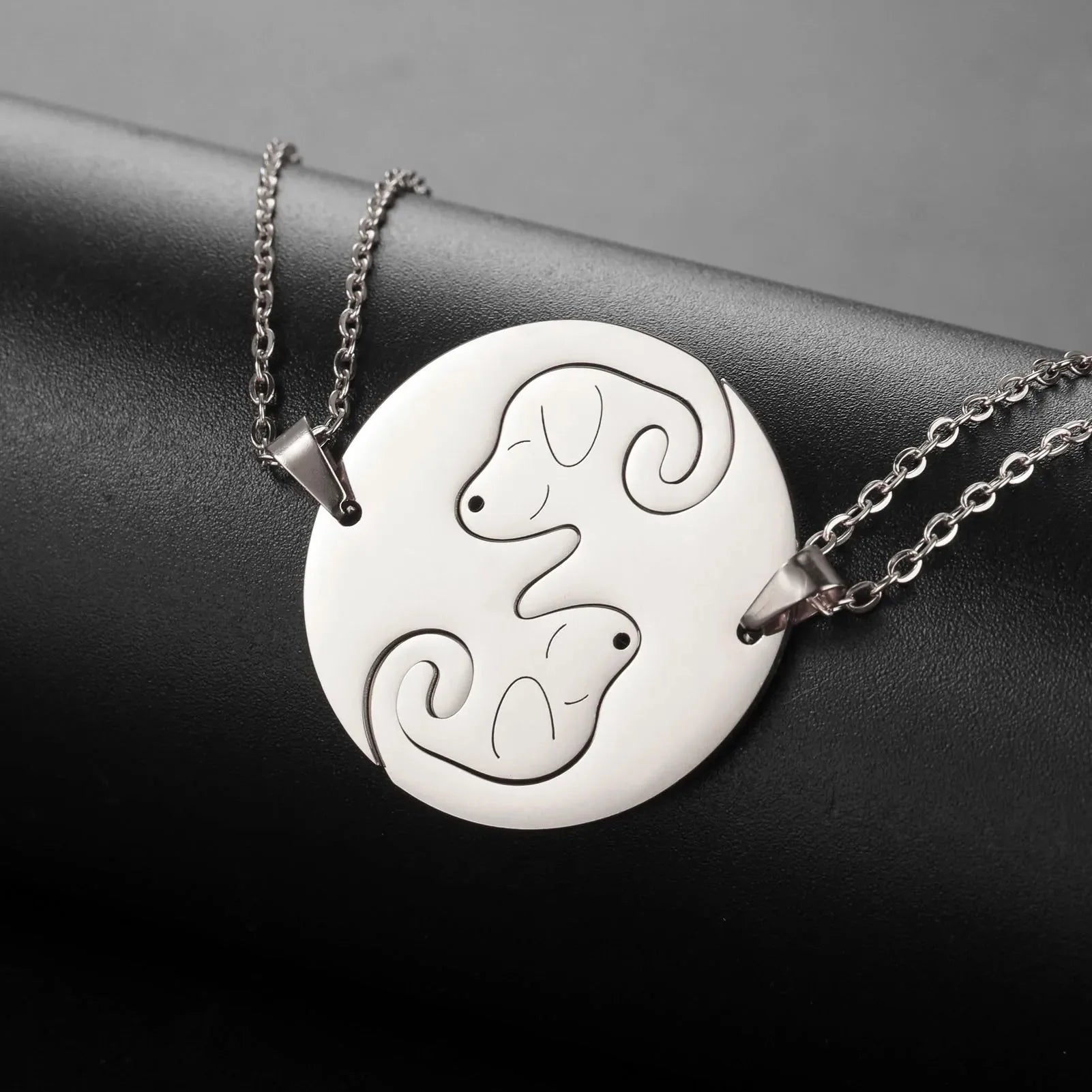 Hundeanhänger - Sternzeichen Schlangenhalskette, Strukturierter Goldanhänger