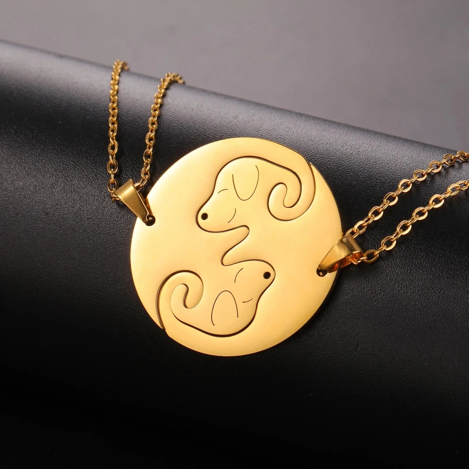 Hundeanhänger - Sternzeichen Schlangenhalskette, Strukturierter Goldanhänger