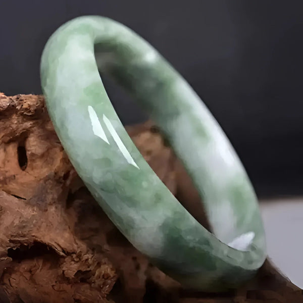 Hellgrüner Jade-Armreif - Durchscheinendes feines Jade-Armband