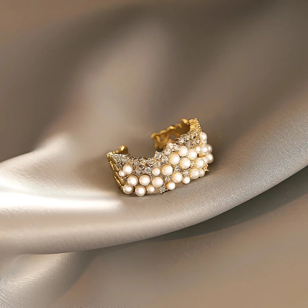 Luxuriöse Brautmanschette aus goldenen Perlen – Designer-Hochzeitsschmuck