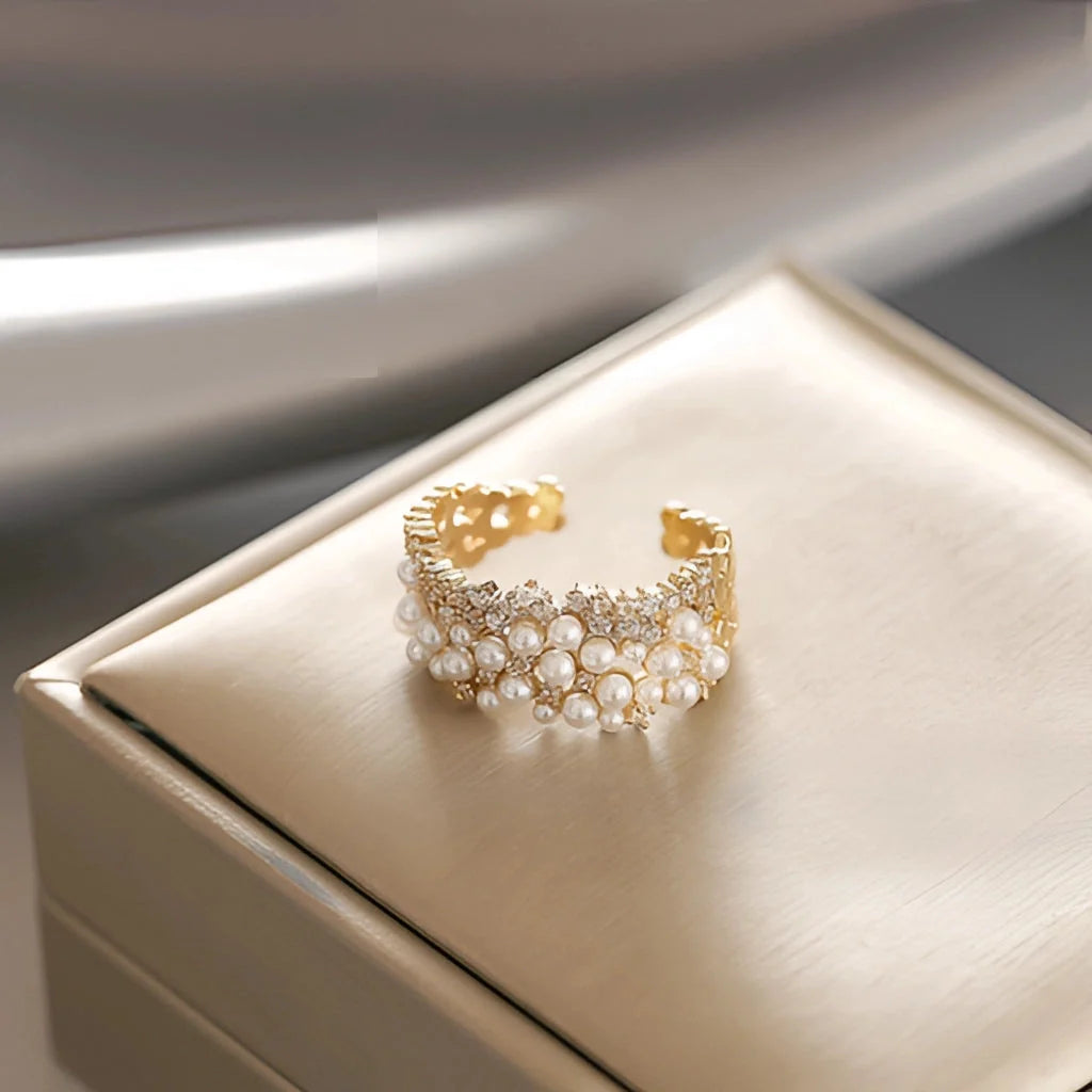 Luxuriöse Brautmanschette aus goldenen Perlen – Designer-Hochzeitsschmuck