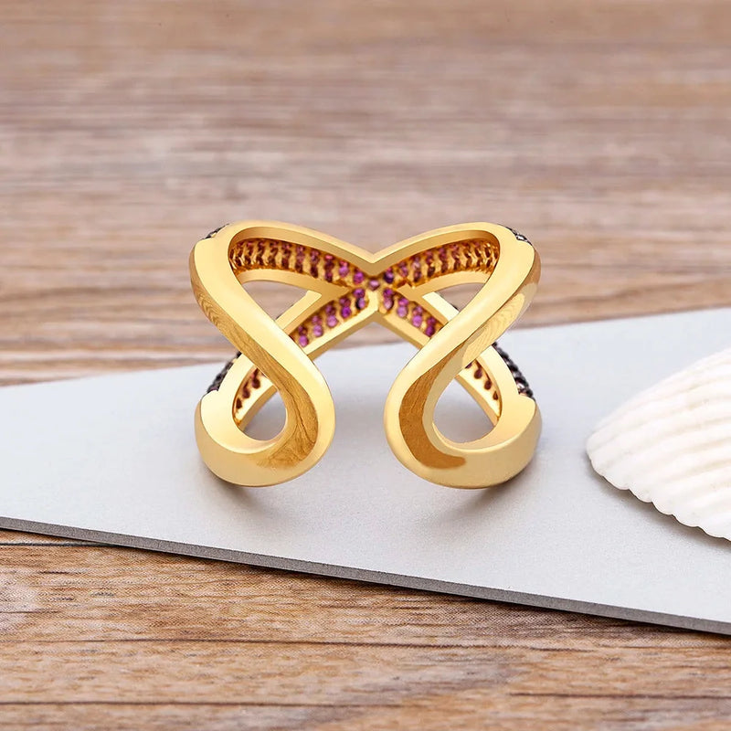 X-förmiger Diamant-Crossover-Ring aus Gold – Pavé-Modeschmuck