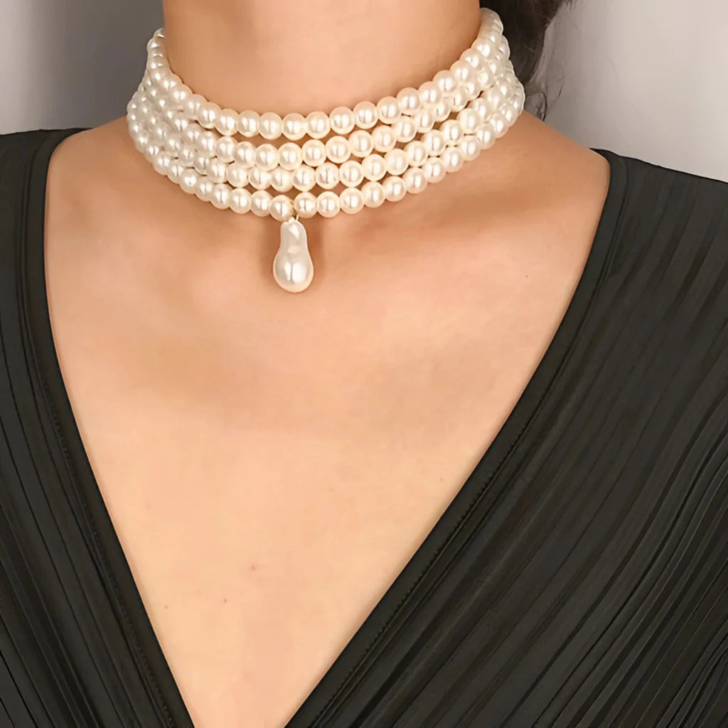 Luxuriöse mehrreihige Perlenkette mit Barock-Anhänger | Braut-Choker