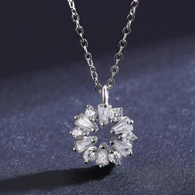 Modian Halskette mit Schneeflocken-Anhänger aus 925er Sterlingsilber, mit Kristallen verziert