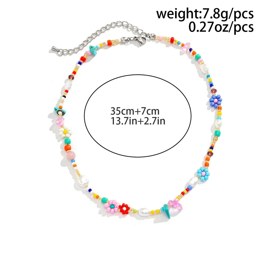 Mehrfarbige Perlenkette – Blumenschmuck für Sommer und Strand im Boho-Stil