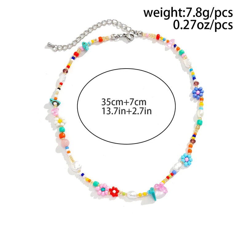 Mehrfarbige Perlenkette – Blumenschmuck für Sommer und Strand im Boho-Stil