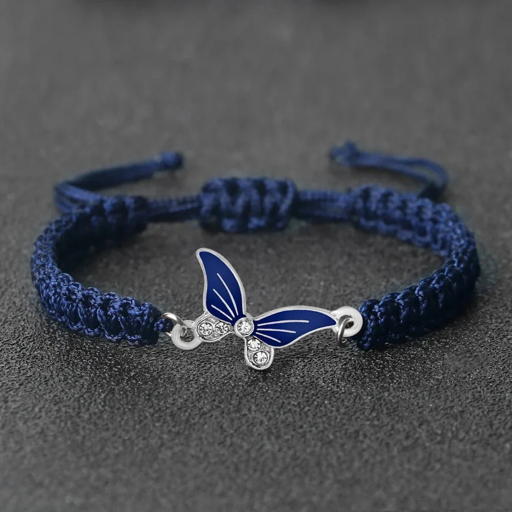Marineblaues Schmetterlingsarmband - verstellbares Seil, goldener Anhänger, Kristallschmuck