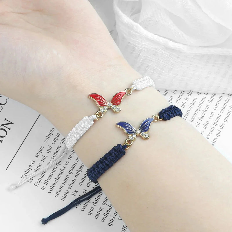 Marineblaues Schmetterlingsarmband - verstellbares Seil, goldener Anhänger, Kristallschmuck