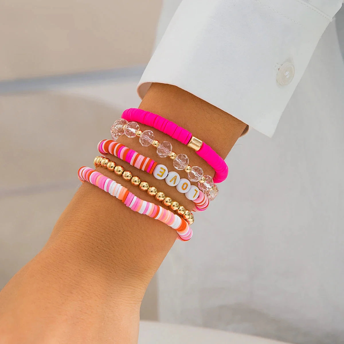 Rosa Perlenarmband mit Liebesbrief - Stapelbarer Sommerschmuck