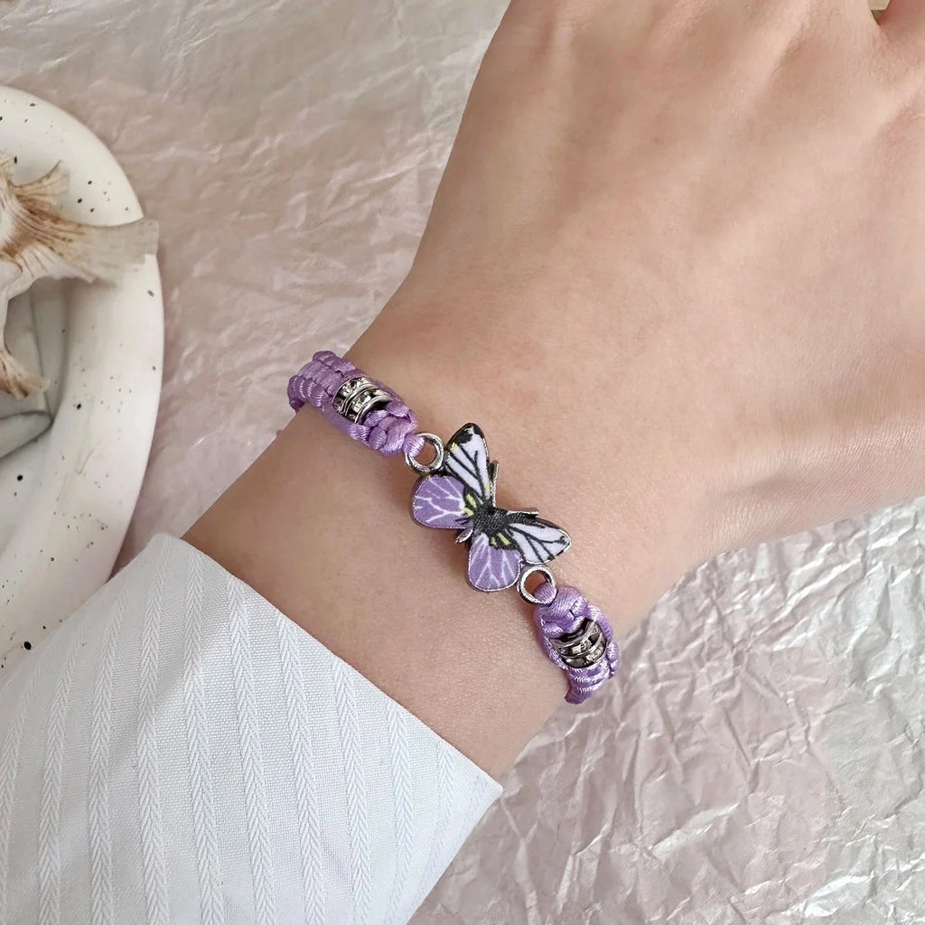 Lila Schmetterlings-Charm-Armband – Verstellbarer handgefertigter Lavendelschmuck für Frauen