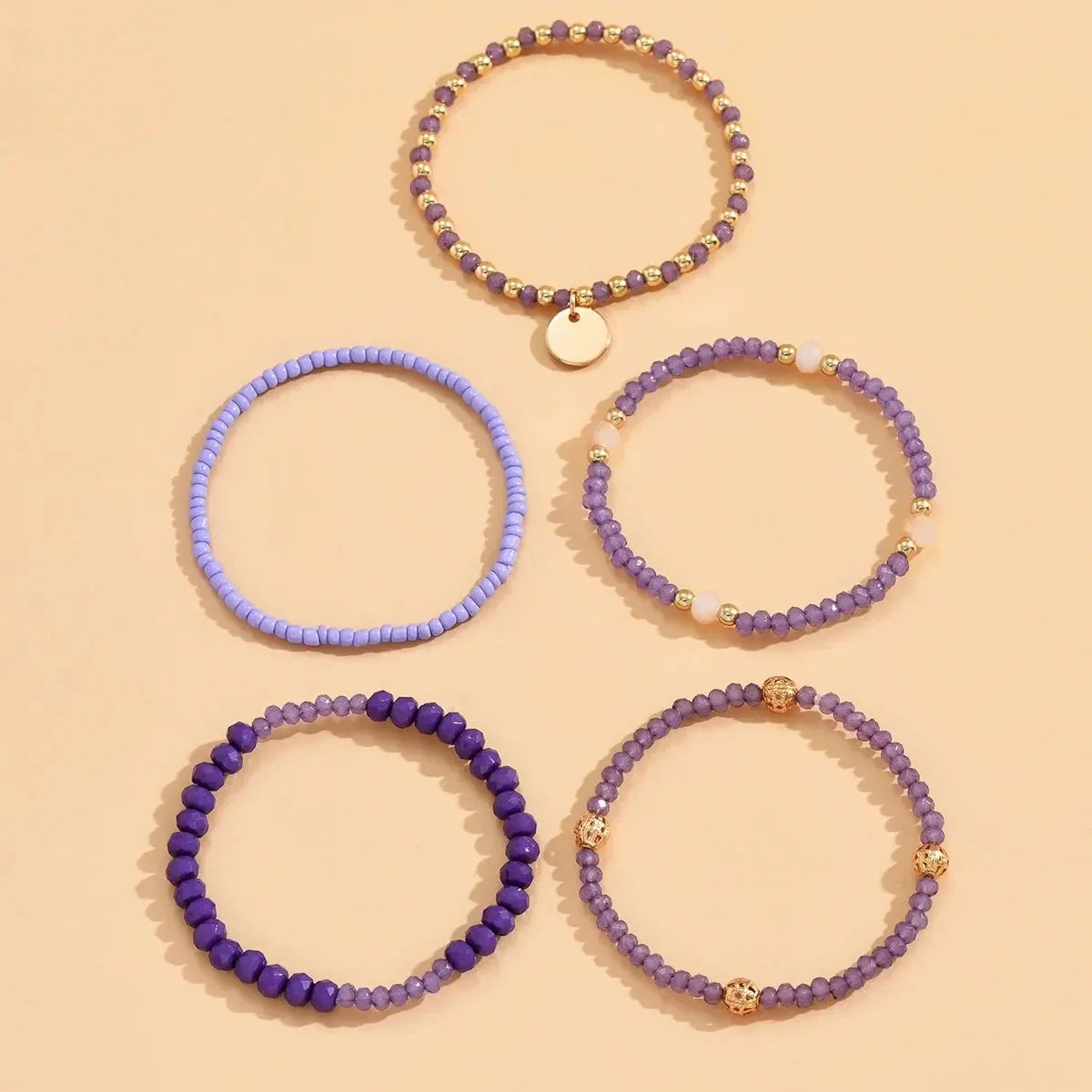 Jade-Perlenarmband mit goldenen Akzenten