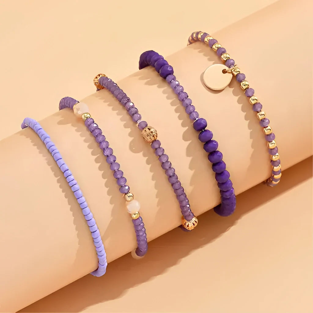 Jade-Perlenarmband mit goldenen Akzenten