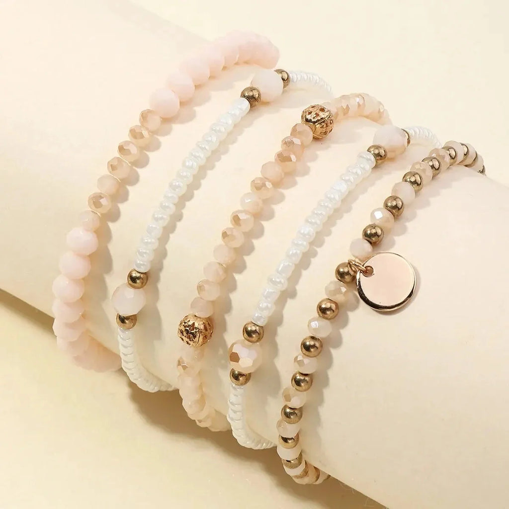 Jade-Perlenarmband mit goldenen Akzenten