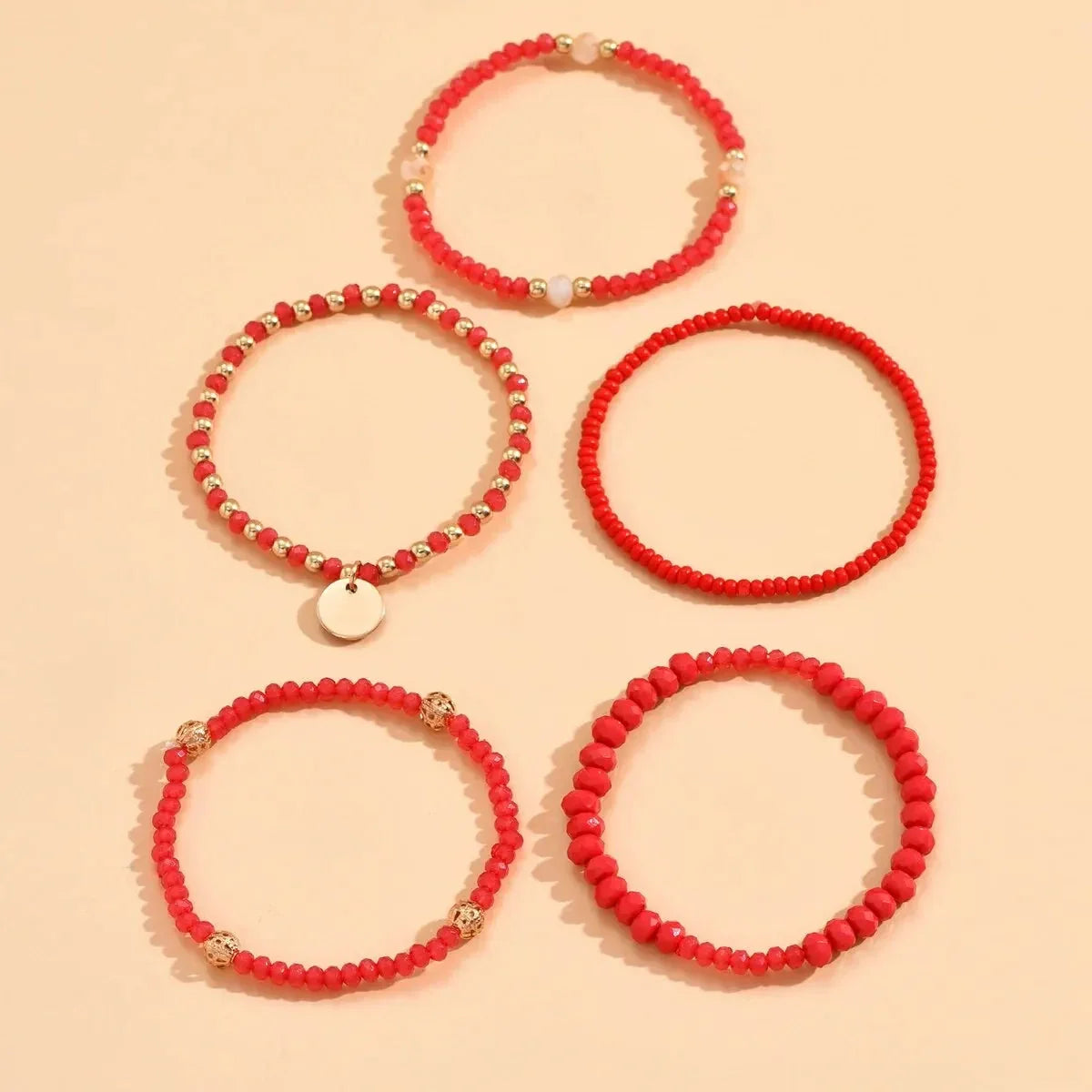 Jade-Perlenarmband mit goldenen Akzenten