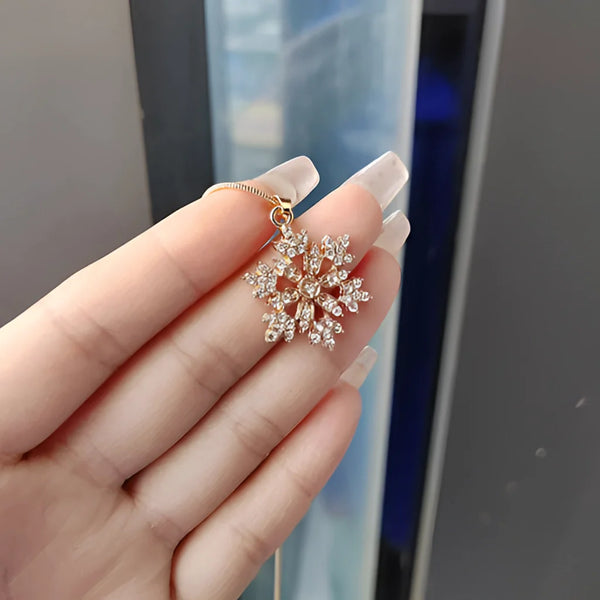 Schneeflockenanhänger - Diamant, Gold, luxuriöser Winterschmuck, festliches Geschenk