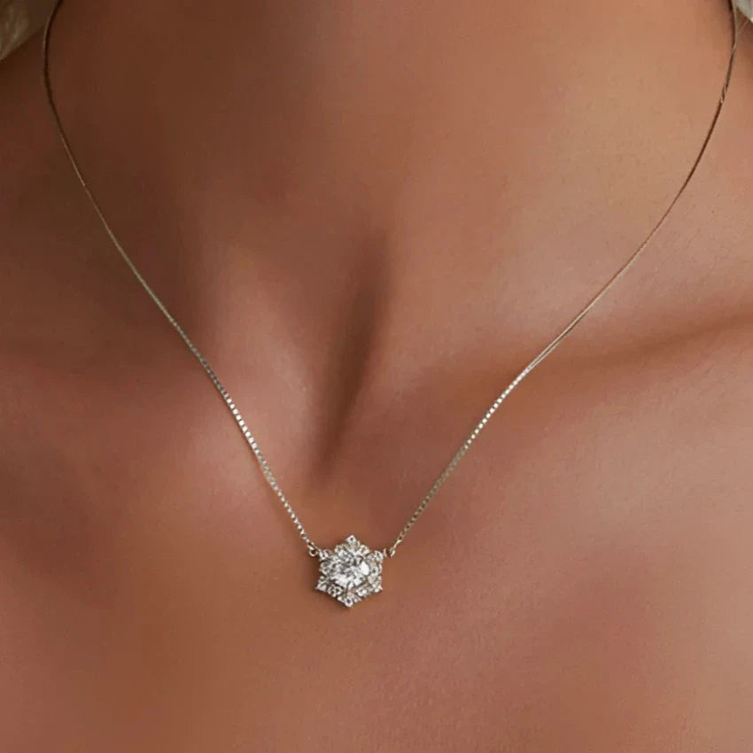 Brauthalskette aus Sterlingsilber mit Blumencluster und Zirkonia