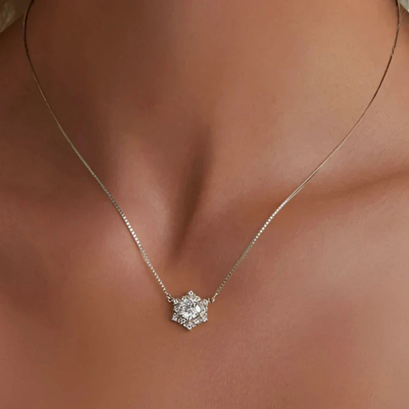 Brauthalskette aus Sterlingsilber mit Blumencluster und Zirkonia