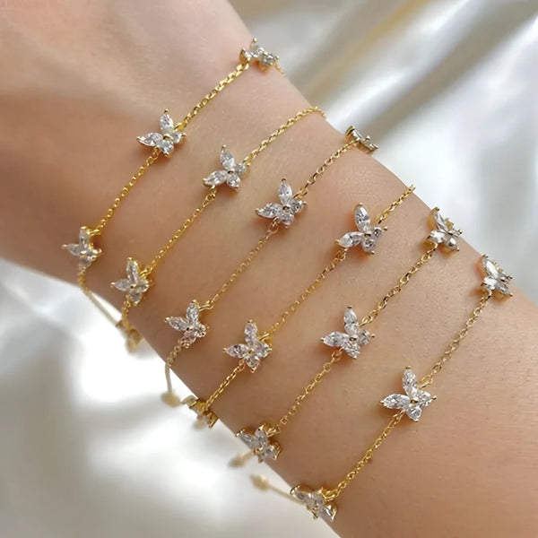Goldenes Schmetterlings-Charm-Armband - zierlicher, verstellbarer Schmuck