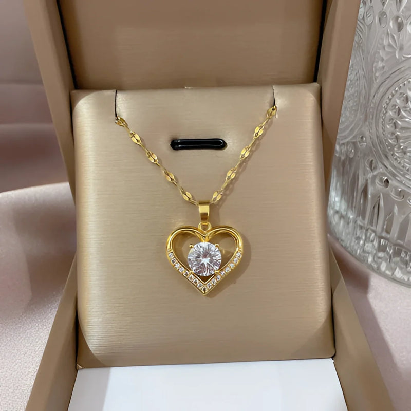 Vergoldeter Herzanhänger mit Zirkonia - Romantisches Schmuckgeschenk