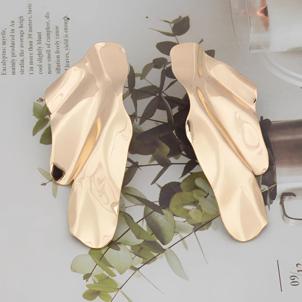 Gold Muschel Ohrringe - Einzigartiger, vom Ozean inspirierter abstrakter Schmuck