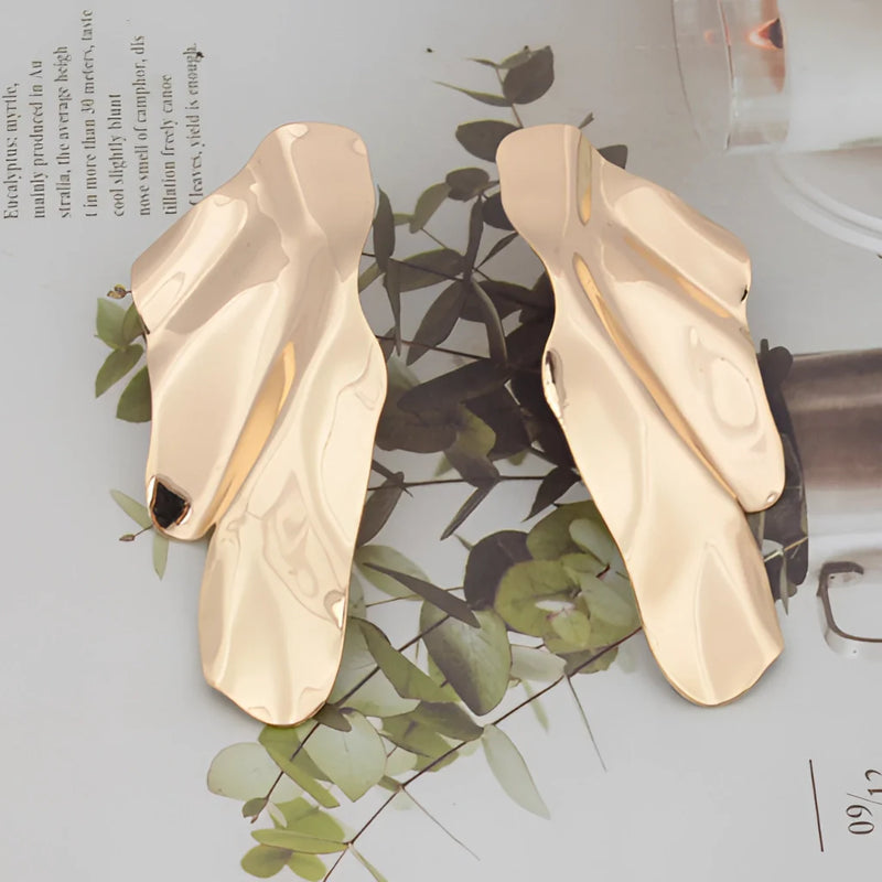 Gold Muschel Ohrringe - Einzigartiger, vom Ozean inspirierter abstrakter Schmuck