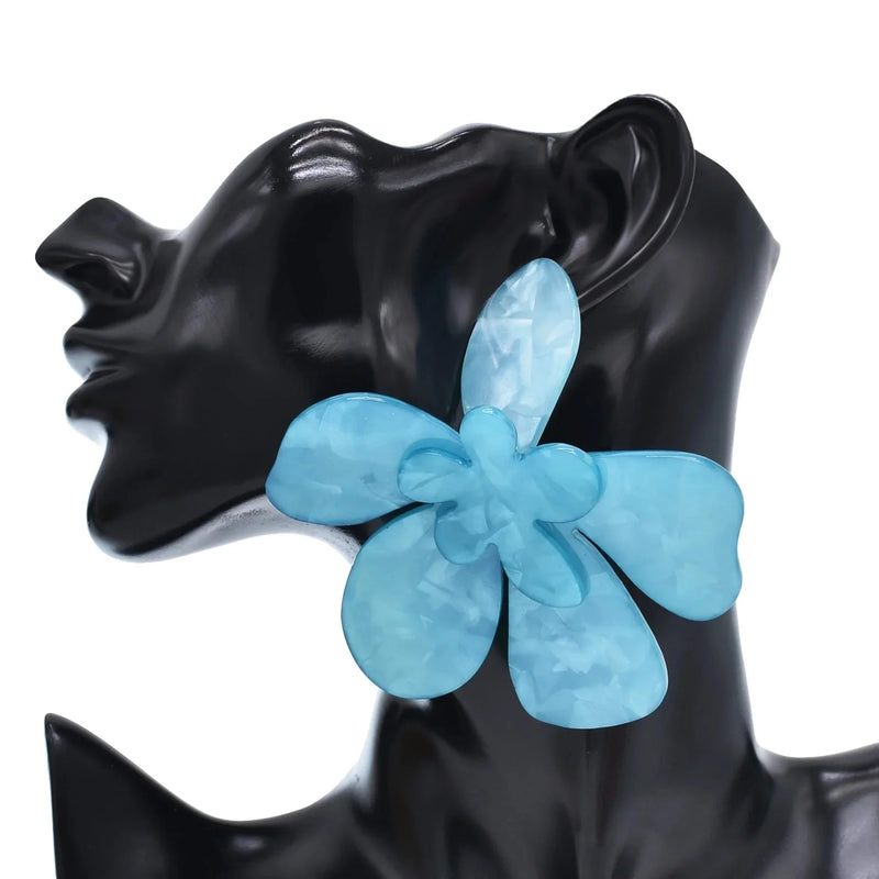 Übergroße rosa florale Statement-Ohrringe aus Acryl - trendiger Damenschmuck