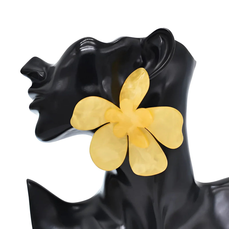 Übergroße rosa florale Statement-Ohrringe aus Acryl - trendiger Damenschmuck