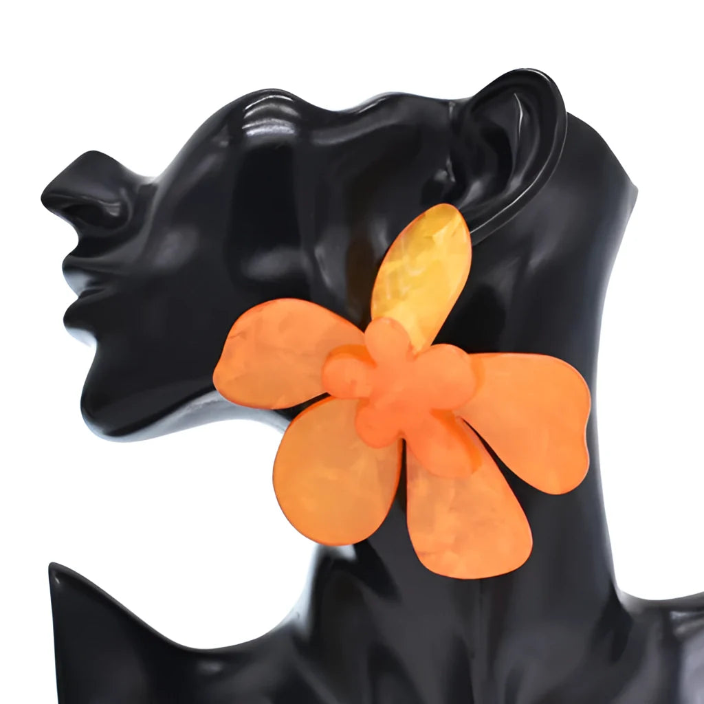 Übergroße rosa florale Statement-Ohrringe aus Acryl - trendiger Damenschmuck