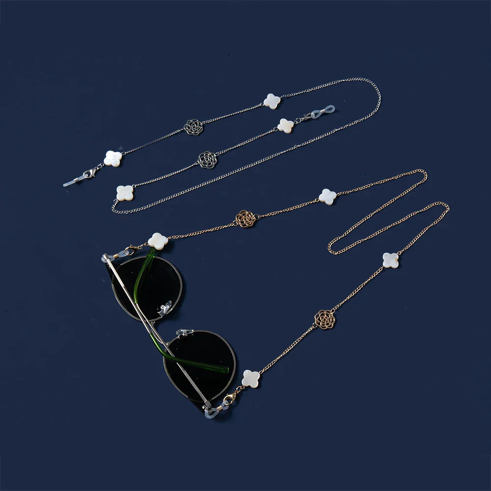 Luxuriöse Brillenkette aus Perlen und Gold | Stilvoller Brillenhalter mit Perlen