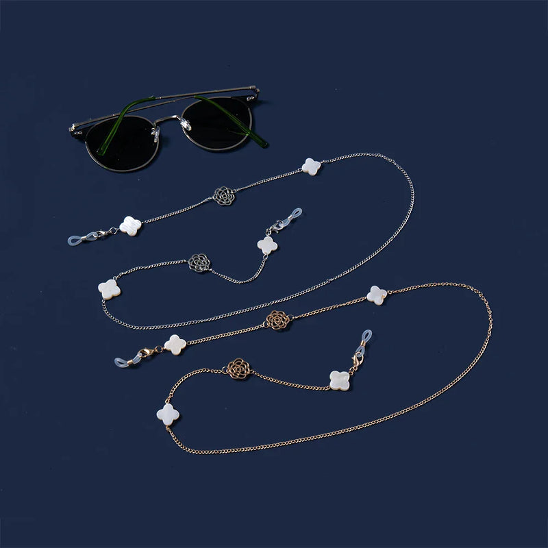 Luxuriöse Brillenkette aus Perlen und Gold | Stilvoller Brillenhalter mit Perlen