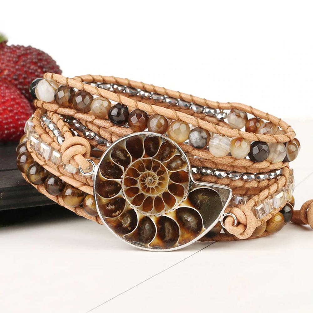 Wickelarmband mit Perlen und Meeresmuscheln