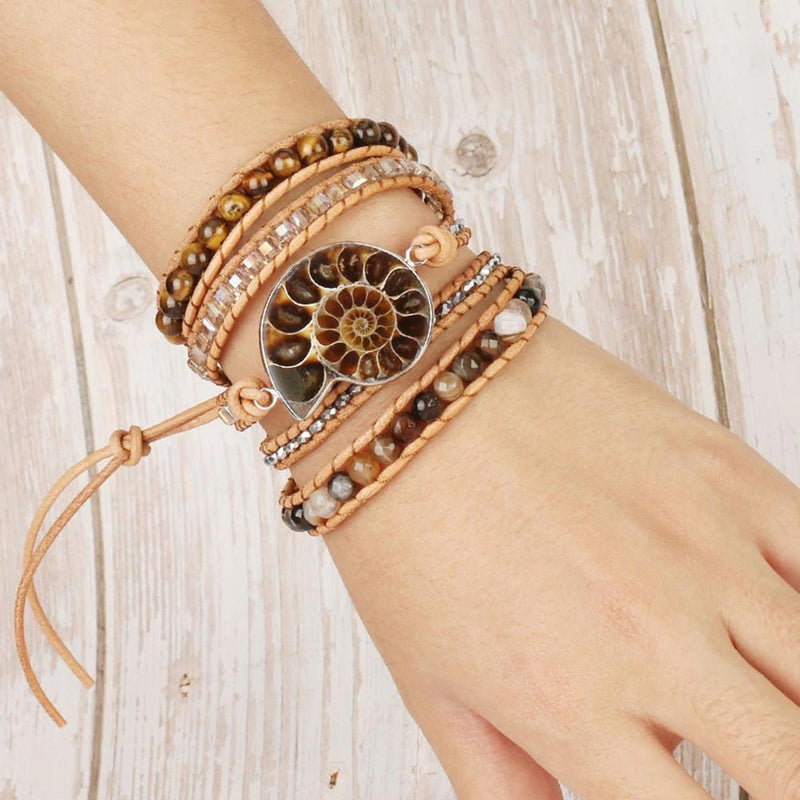 Wickelarmband mit Perlen und Meeresmuscheln