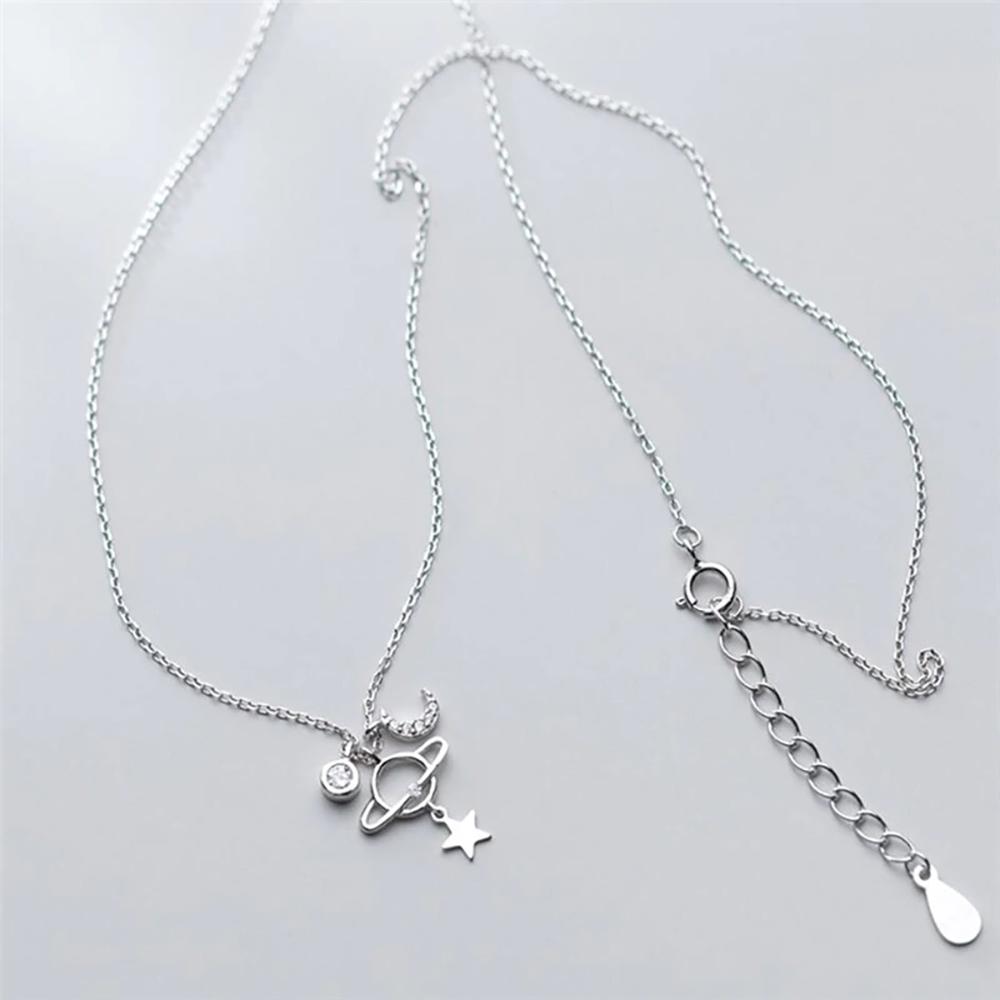 Wunderschöne Halskette mit Planeten-, Mond- und Stern-Anhänger