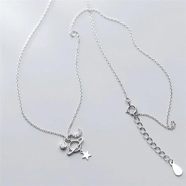 Wunderschöne Halskette mit Planeten-, Mond- und Stern-Anhänger