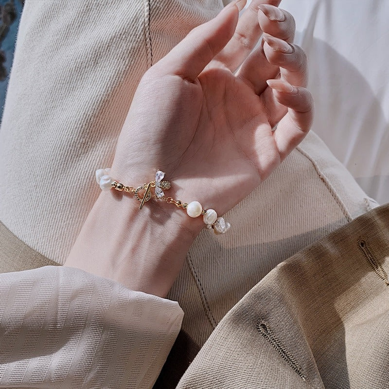 Modische Armbänder mit Bienenverzierung aus Naturperlen und Strass