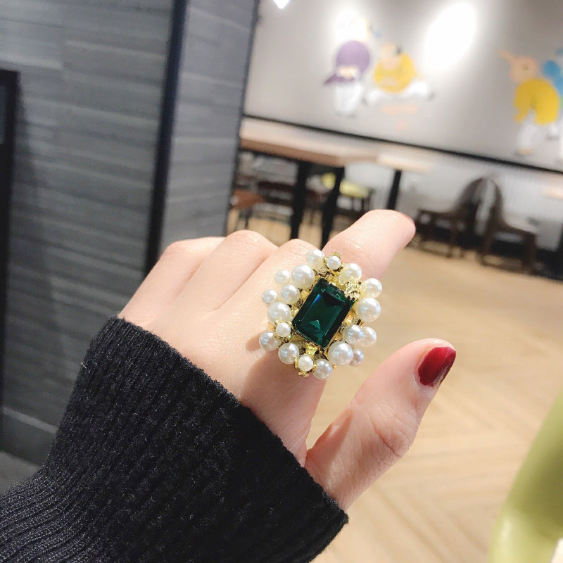 Verstellbare Ringe mit Perlen und Strasssteinen