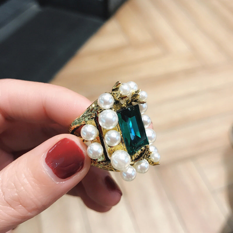 Verstellbare Ringe mit Perlen und Strasssteinen