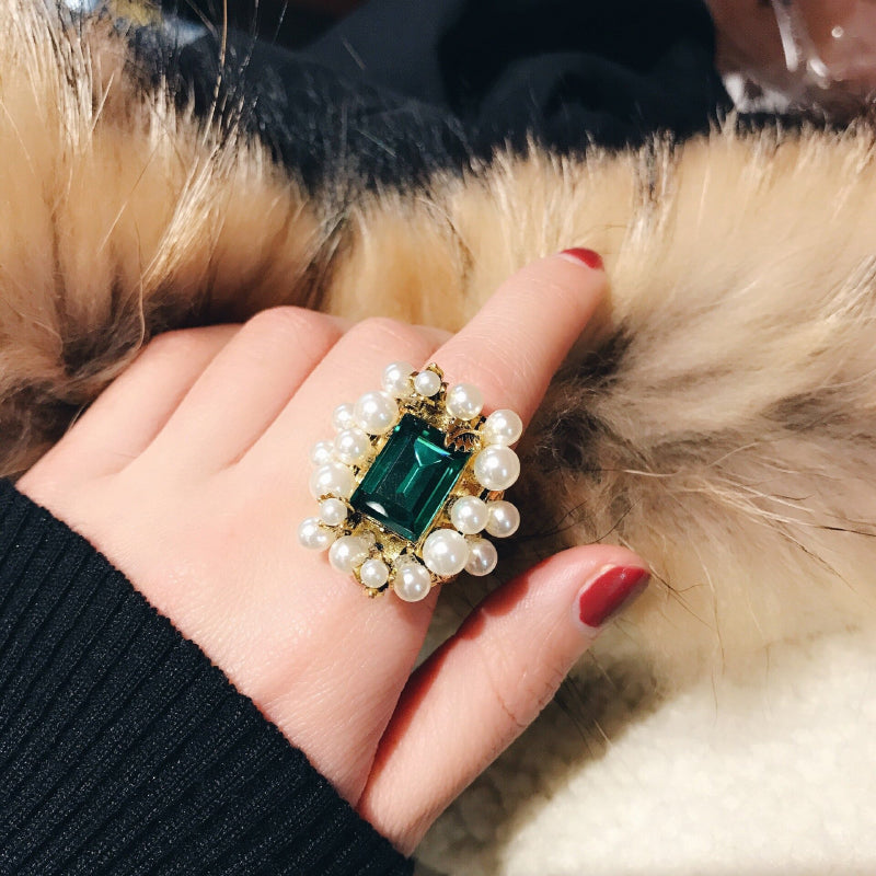 Verstellbare Ringe mit Perlen und Strasssteinen