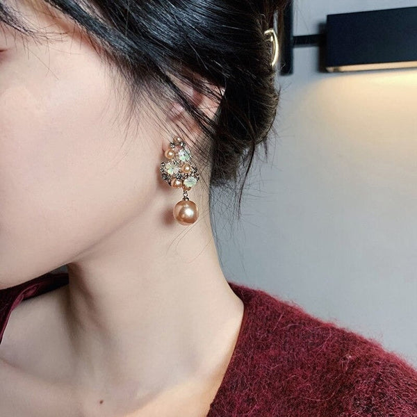 Mit Juwelen besetzte hohle Strass-Perlen und Blumen-Ohrhänger