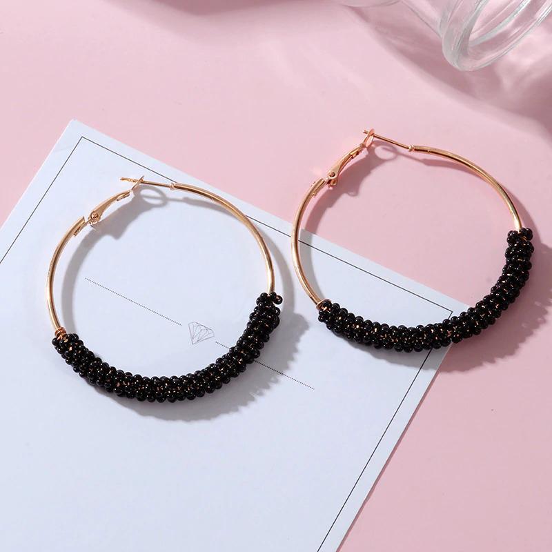 Geometrische Ohrringe in Schwarz und Gold