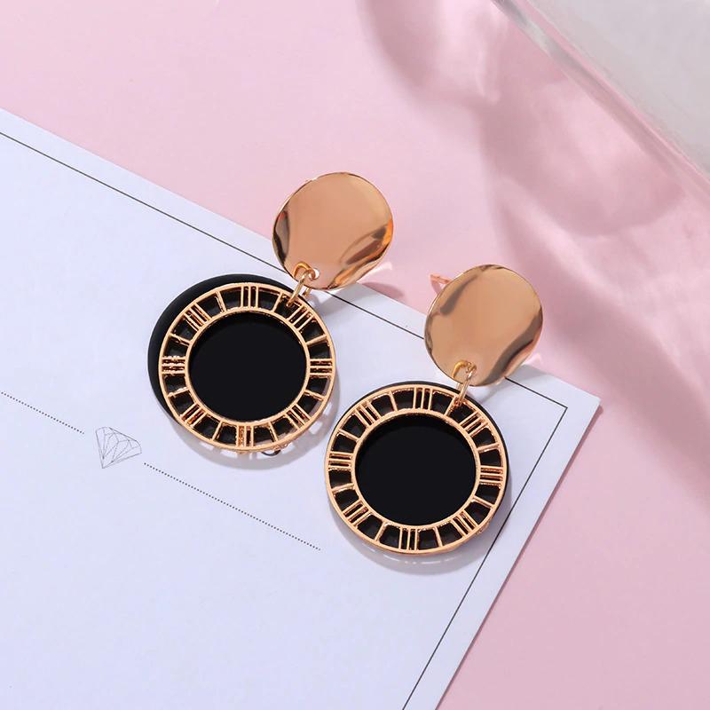 Geometrische Ohrringe in Schwarz und Gold