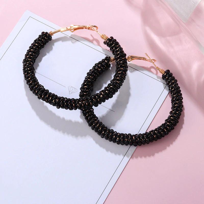 Geometrische Ohrringe in Schwarz und Gold