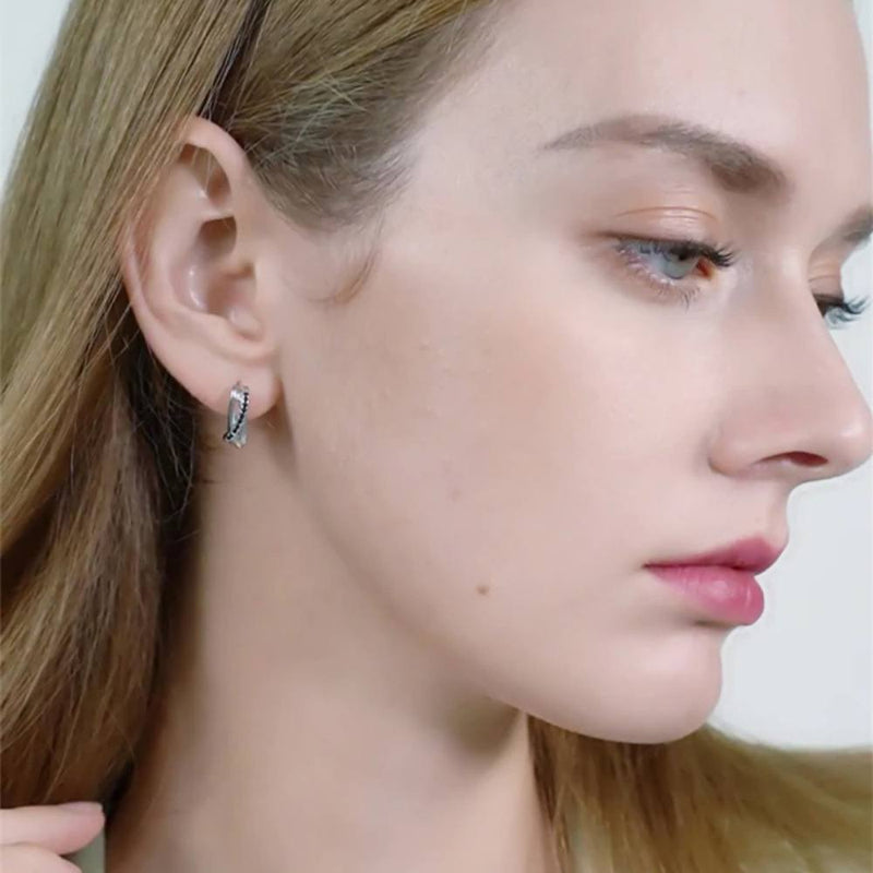 Kleine Creolen mit schwarzem Spinell und Strass